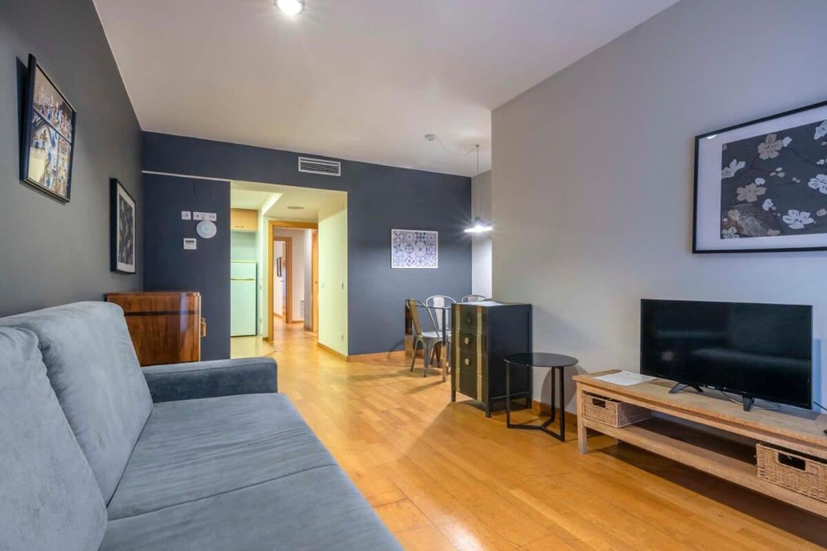 Apartamento 2 Bedroom With Balcony In Eixample 4-2 *